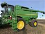 John Deere 2012 S680 Combines