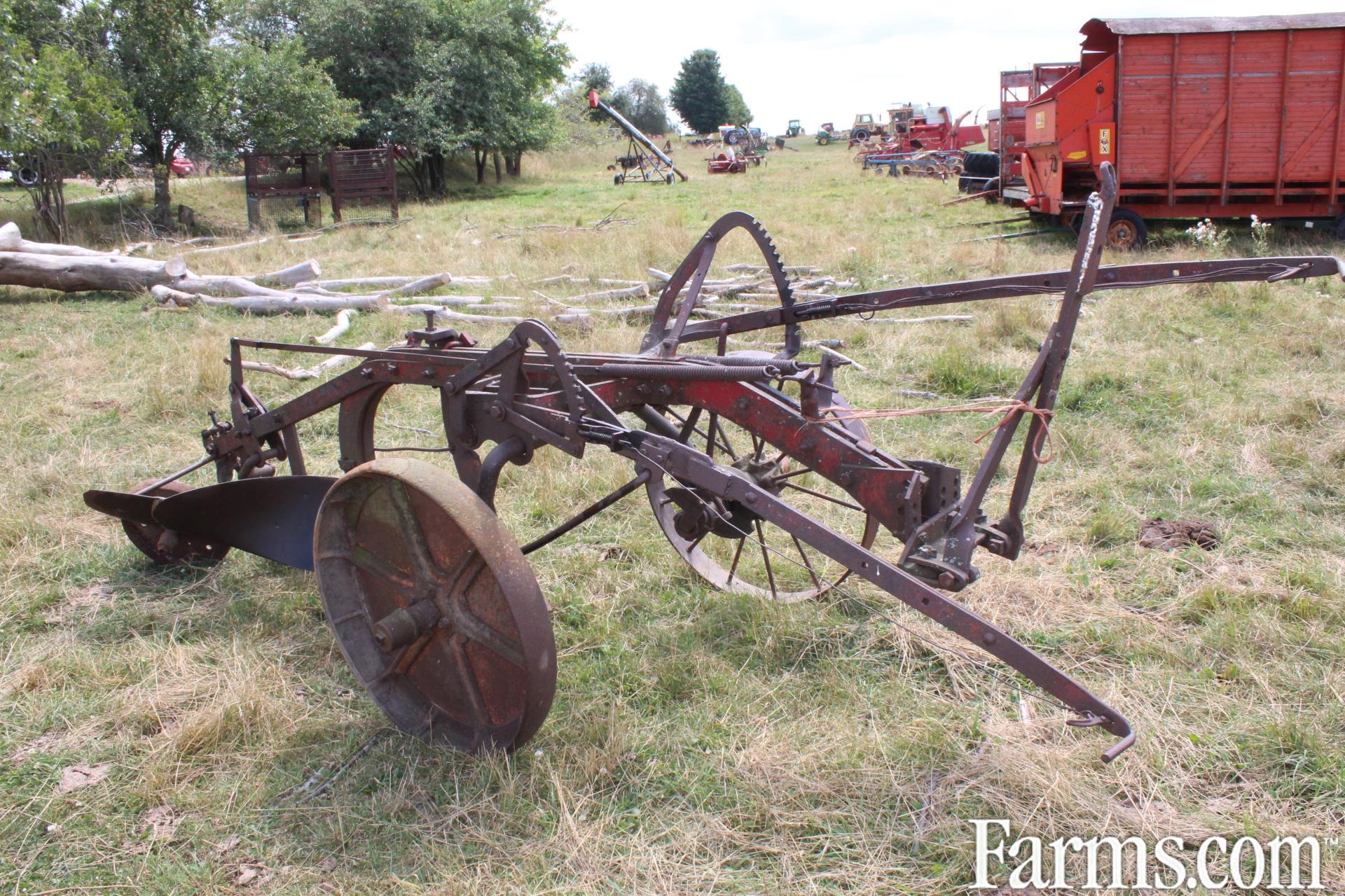 International 1 furrow antique breaking plow for Sale