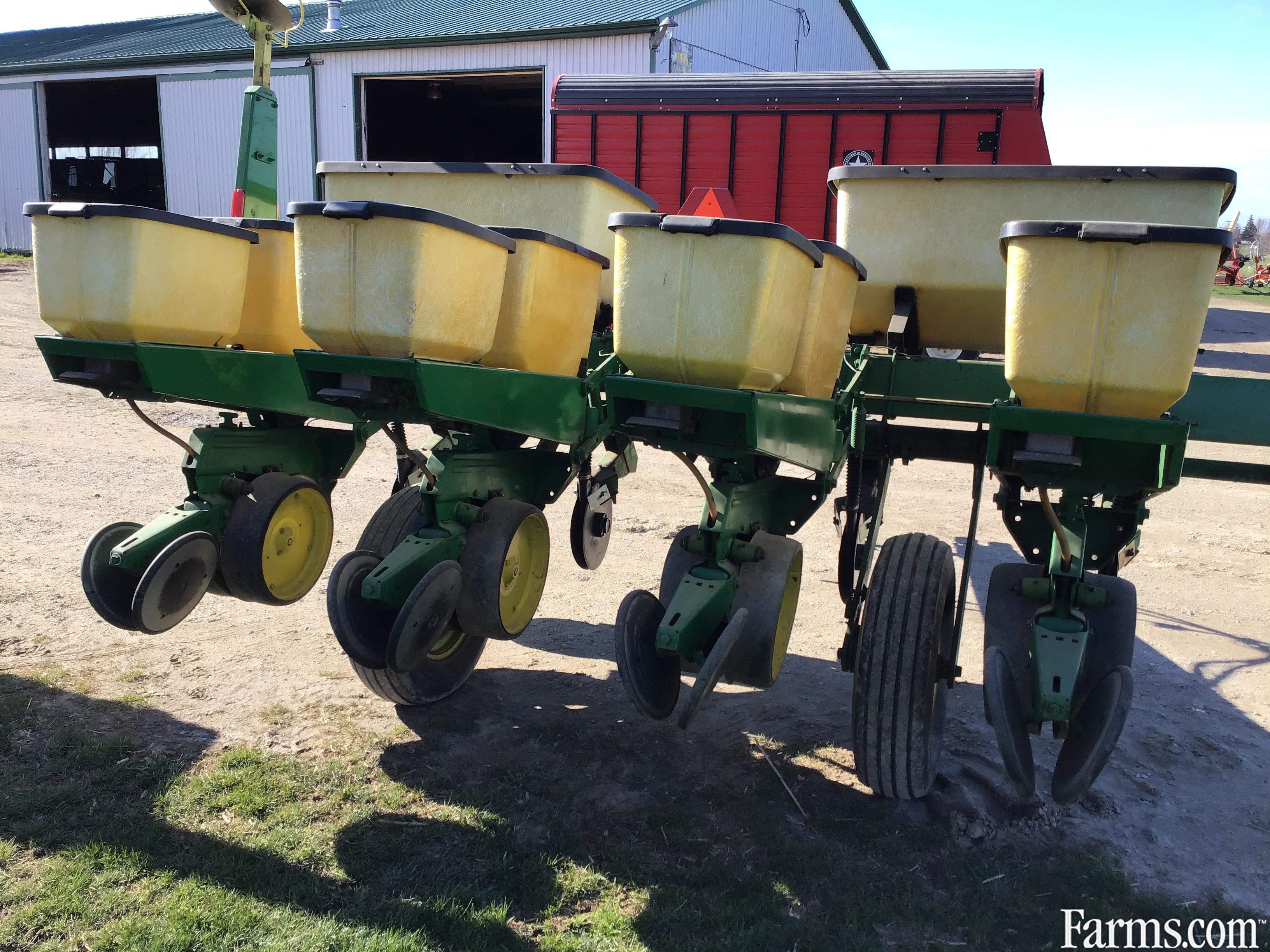 JD 7000 Planter for Sale