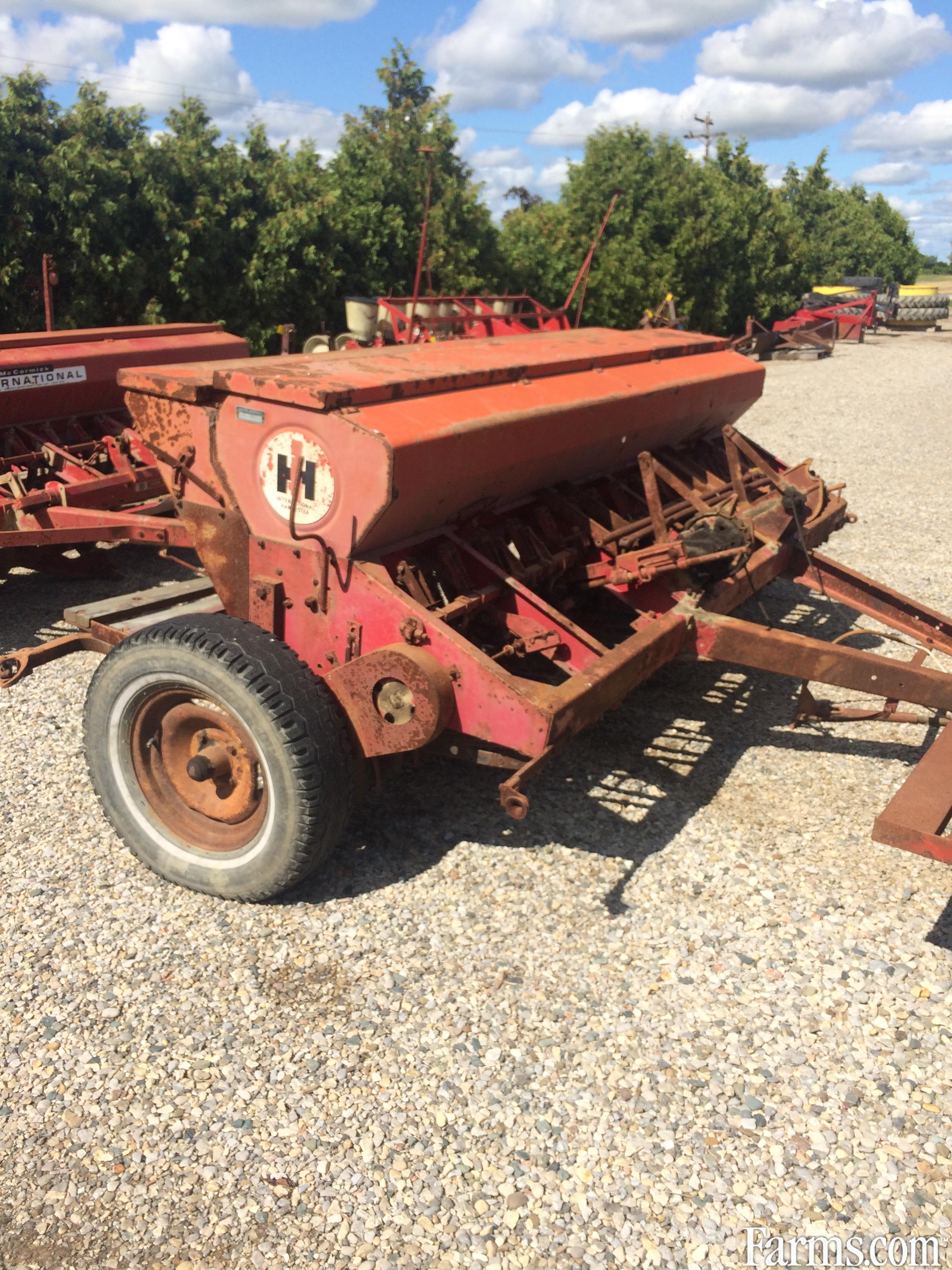 International 10 18 run Grain Drills & Caddies for Sale