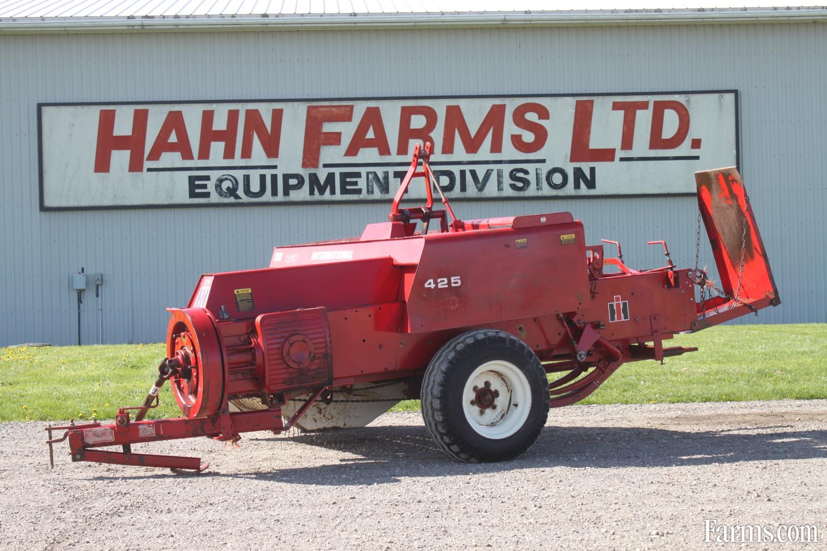 International 425 Small Square Baler for Sale