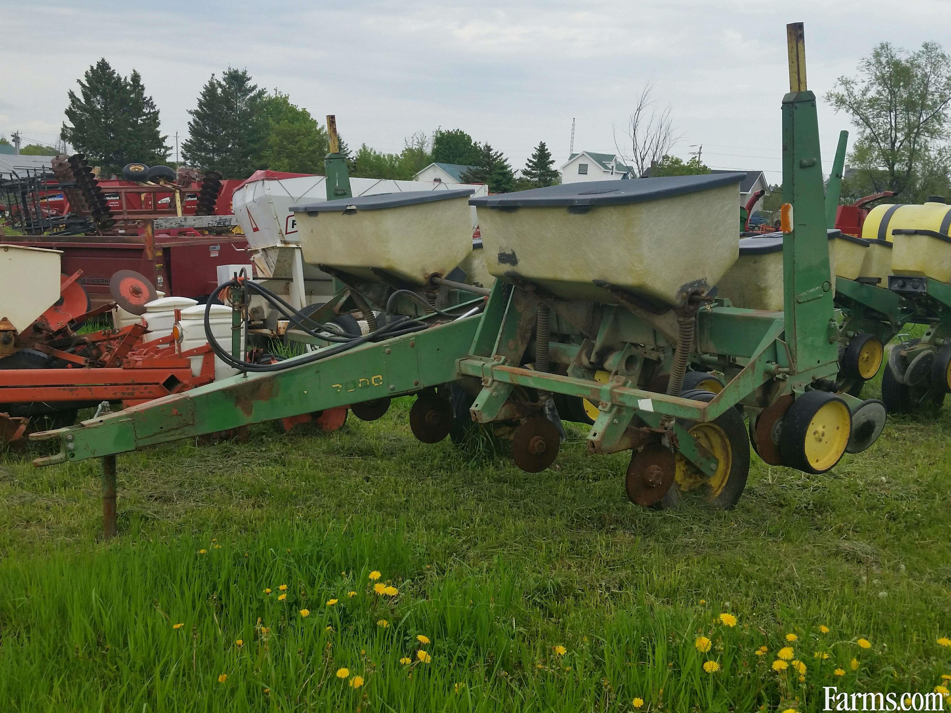 John Deere 7000 Planter for Sale