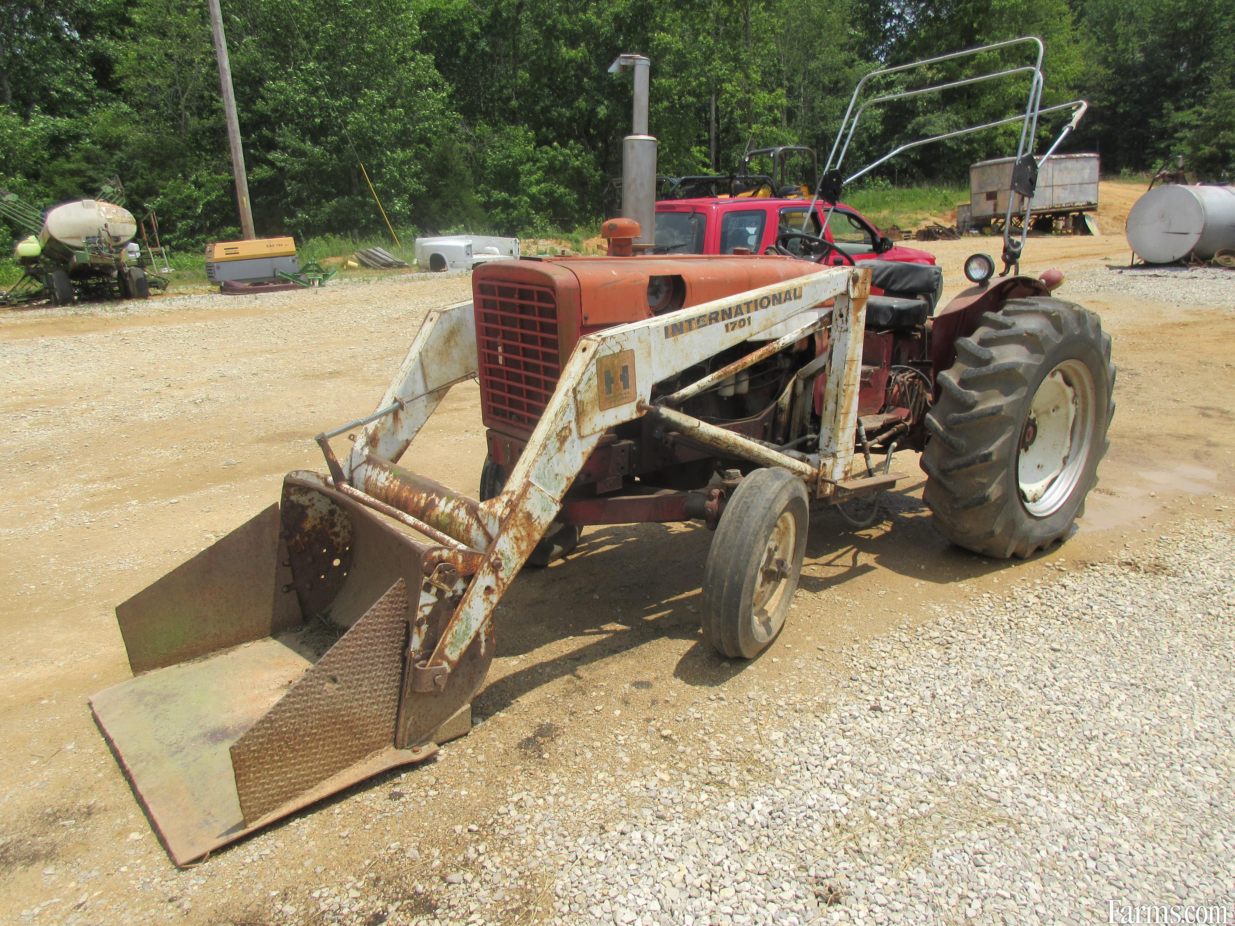 International 1972 544D w/ loader Loader Tractors for Sale