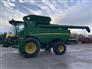 John Deere 2013 S680 Combines