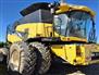 2004 New Holland CR960 Combine