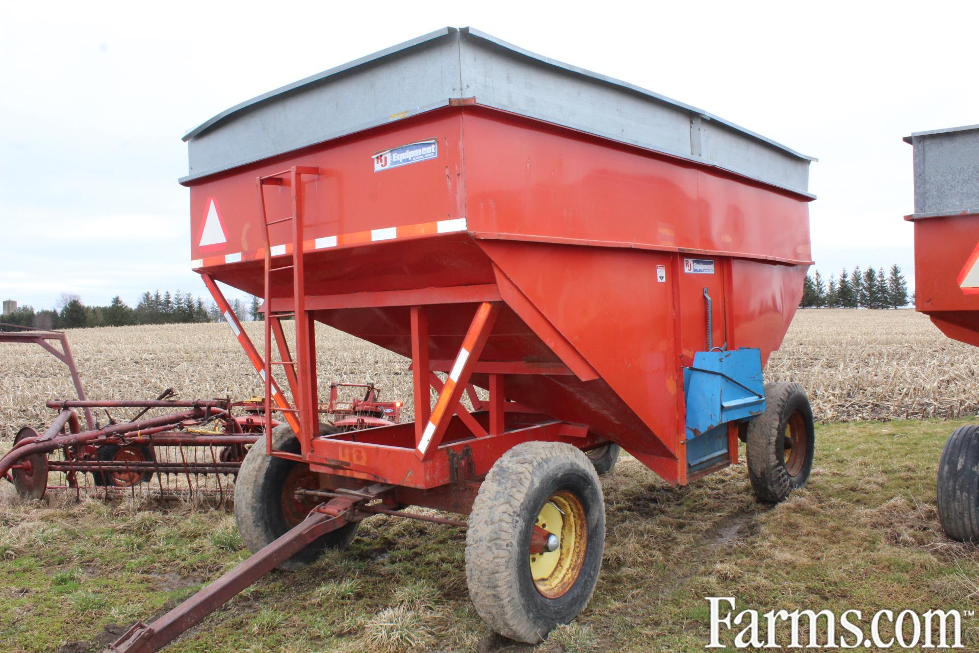 RJ 550 Gravity Wagon for Sale | Farms.com