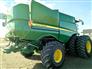 John Deere 2016 S690 Combines